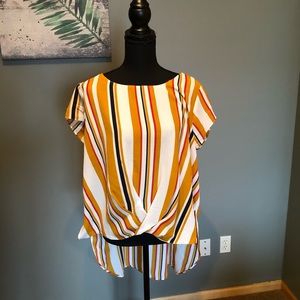 2/$10 🔆 EUC Stripped Top